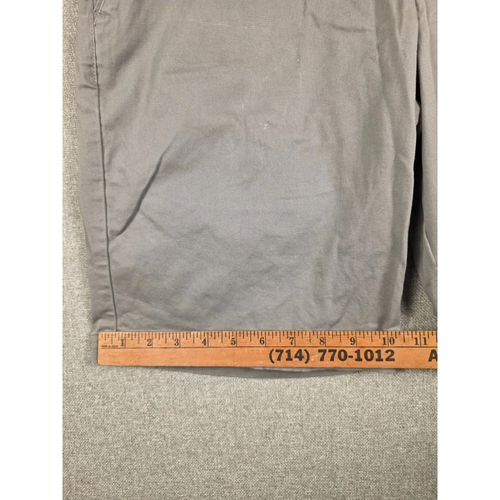 Lee X-Treme Comfort Mens Gray Chino Shorts Size 32 Stretch Flat Front 4183506